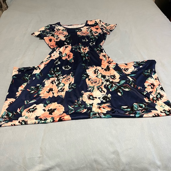 Floral Maxi Dress - Picture 9 of 13